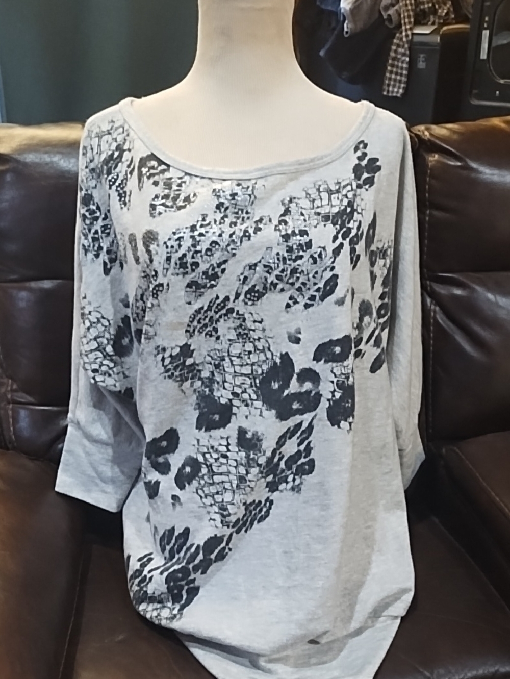 Women's Light Gray Scoop Neck Printed Top